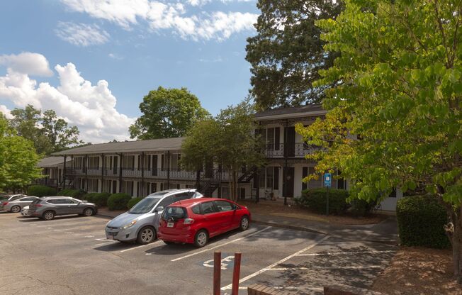 Affordable 1 bedroom units just 1 mile from UGA campus!