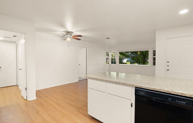 2 beds, 2 baths, 867 sqft, $1,695, Unit 183