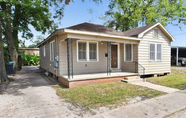 3 bedroom home in the Saint Streets!