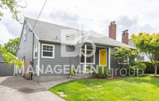 MUST SEE! Trending Close-in N Portland Home- Bright & Airy- Beautiful Kitchen- Fenced Yard w/Patio-Great Location!