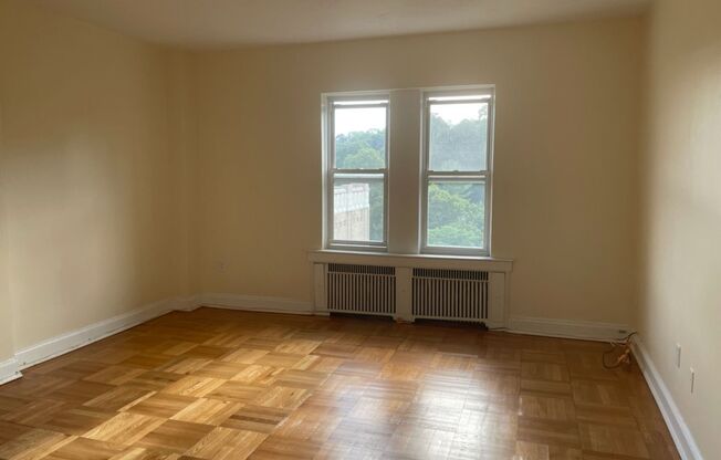 1 bed, 1 bath, 768 sqft, $2,450, Unit Royal York 1106