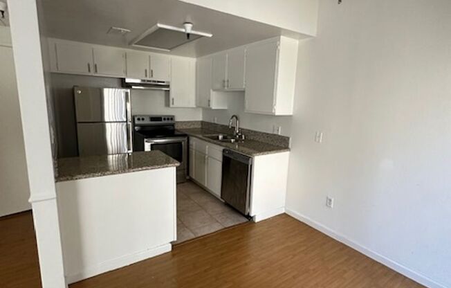 1 bed, 1 bath, $2,080, Unit 106