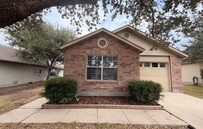 CUTE ONE STORY - 3 BEDROOM / 2 BATH HOME WITH EASY ACCESS TO RANDOLPH AFB & FORUM SHOPPING -- SCHERTZ-CIBOLO SCHOOL DISTRICT