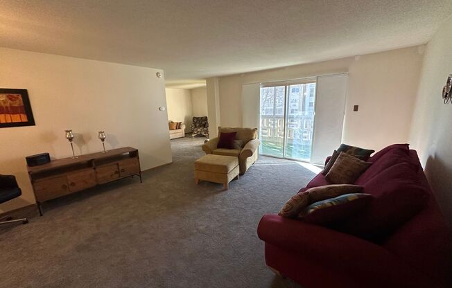 2 beds, 2 baths, $2,100, Unit Unit #5C