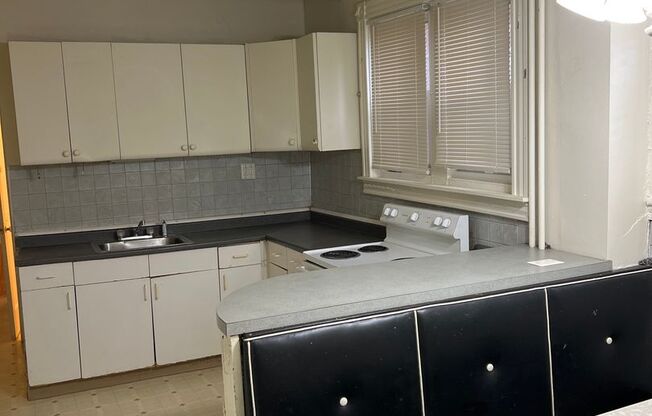 1 bed, 1 bath, $1,149, Unit 1248 W Walnut St-1st Floor