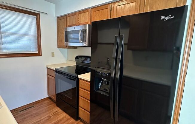 3 beds, 1 bath, $950