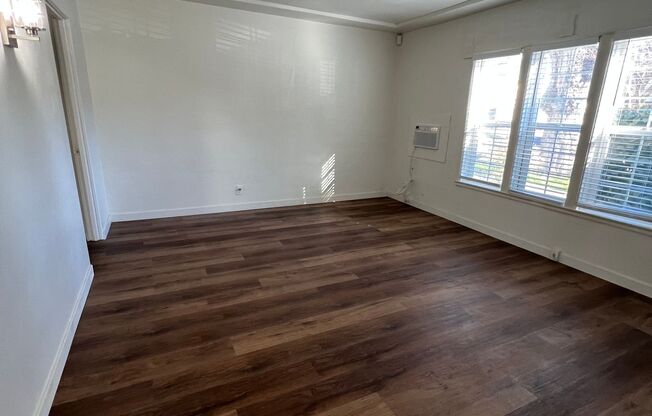 Modern Midtown Living! Stylish 1BD/1BA Duplex Near R Street Corridor – Walk to Cafes, Breweries & Parks!