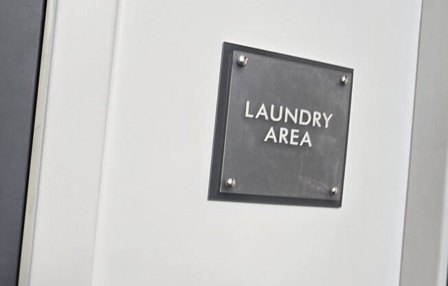 2 beds, 1 bath, $2,100, Unit 201