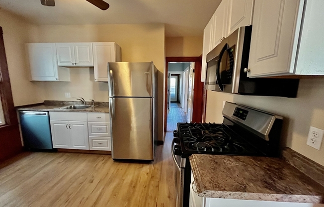 3 beds, 1 bath, 1,245 sqft, $2,800, Unit 22