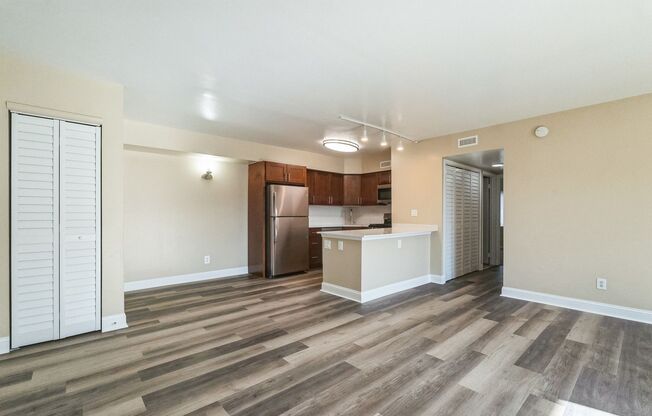 2 beds, 2 baths, 999 sqft, $2,105, Unit I33