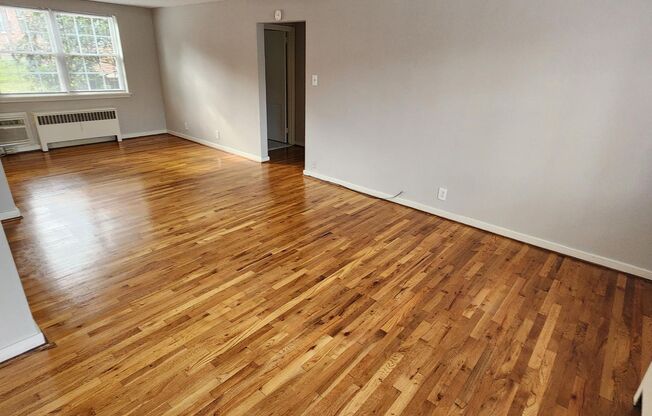 2 beds, 1 bath, 897 sqft, $2,275, Unit A-23