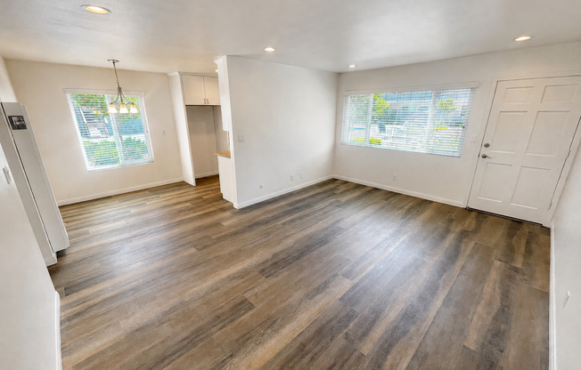 2 beds, 1 bath, $2,500, Unit 110