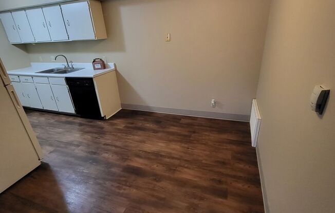 1 bed, 1 bath, 850 sqft, $950, Unit 9-923