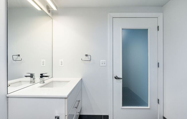 1 bed, 1 bath, 825 sqft, $1,718, Unit GL-10