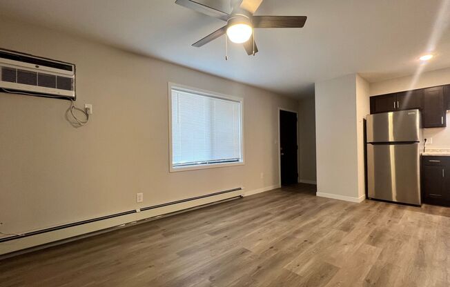 2 beds, 1 bath, $1,150, Unit #17