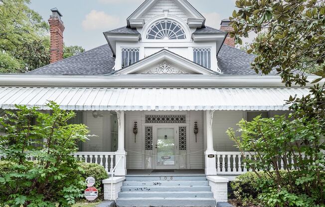 Charming Fully Furnished historic home located downtown Opelika!