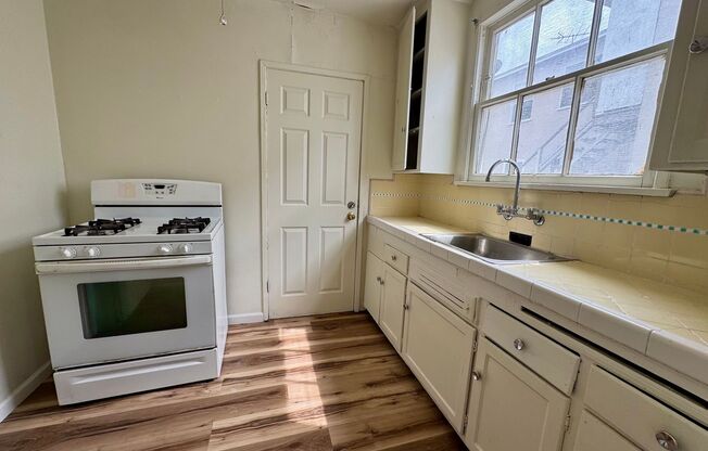 Bronson Ave 1624
