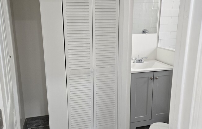 2 beds, 1 bath, $3,300, Unit 2