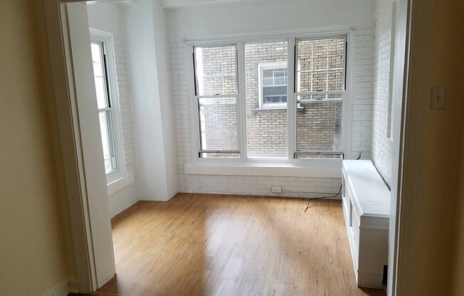 1 bed, 1 bath, 572 sqft, $1,450, Unit Old King Edward 44