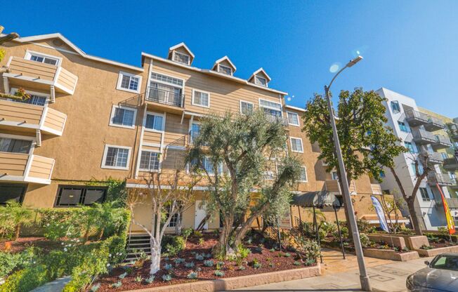 2 beds, 2 baths, 759 sqft, $2,395, Unit 064#113