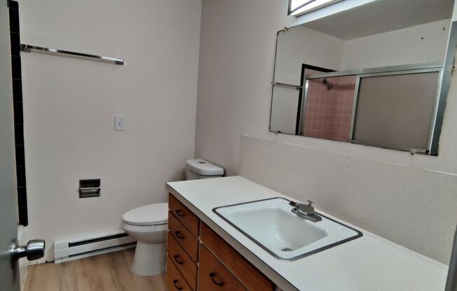 2 beds, 1 bath, 840 sqft, $1,350, Unit 3