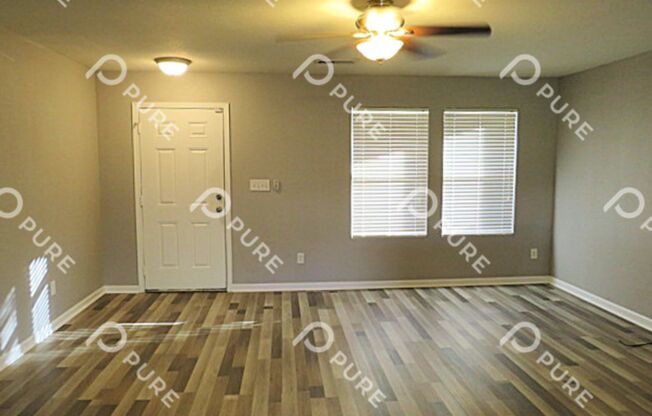 221 Whitestone Dr!