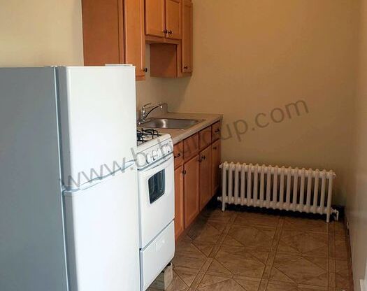 Studio, 1 bath, 300 sqft, $660, Unit Apt 7