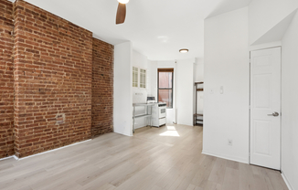349 W 44 ST