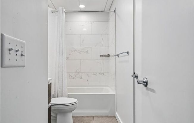 1 bed, 1 bath, 569 sqft, $1,899, Unit 208