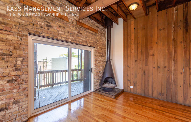 1136 W ARMITAGE AVE