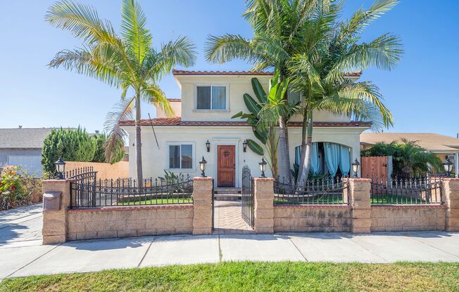 Warm and inviting Hawthorne Home!