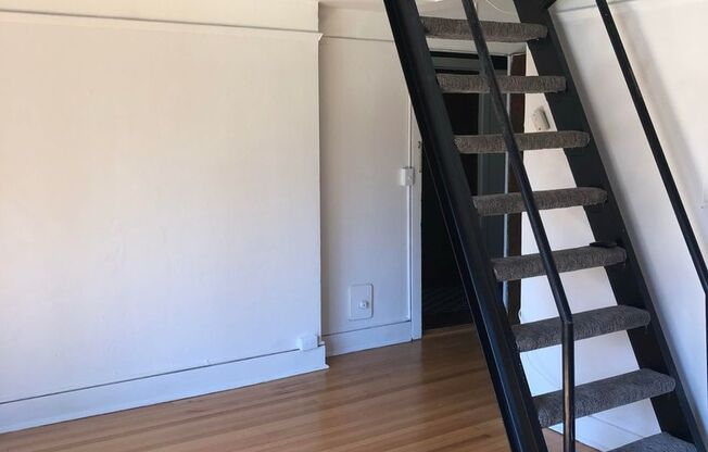 Studio, 1 bath, 378 sqft, $1,475, Unit 607