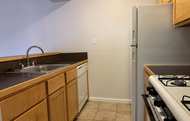 1 bed, 1 bath, 700 sqft, $1,054, Unit LAW11-322