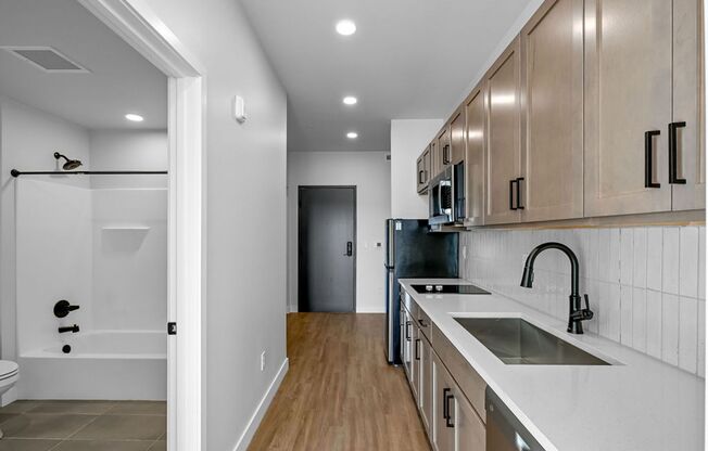 Studio, 1 bath, 402 sqft, $1,225, Unit 302