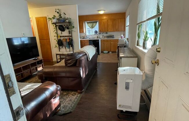 2 beds, 1 bath, 856 sqft, $1,400, Unit Unit 5