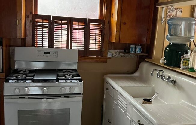 1 bed, 1 bath, $1,400