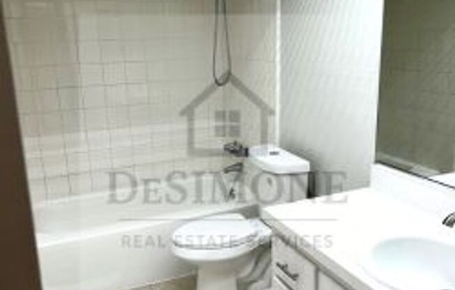 2 beds, 1 bath, 782 sqft, $1,299, Unit R-20