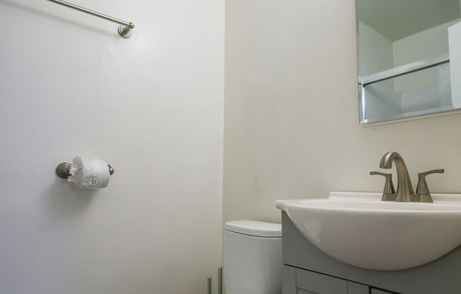 1 bed, 2 baths, $2,195, Unit 04