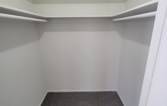 2 beds, 1.5 baths, 900 sqft, $1,245, Unit 220-H