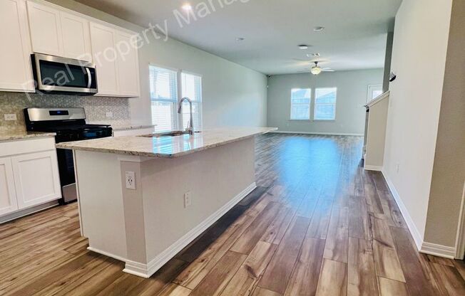 Beautiful 4-Bedroom New Build with Modern Amenities