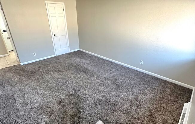 2 beds, 1 bath, 700 sqft, $1,300