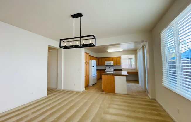 $2,250 International & Chestnut 3 Bed - N. Recreation Ave, Fresno