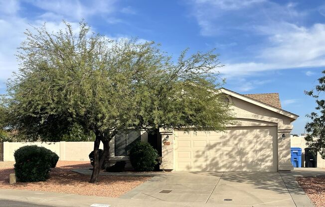 Beautiful 3 Bed / 2 Bath Home in Prime Location – Right Off the 101! *NO Carpet*