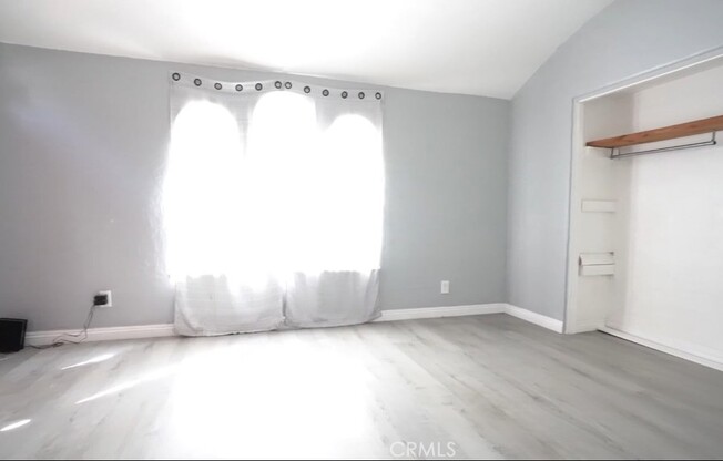1011 LAGUNA AVE