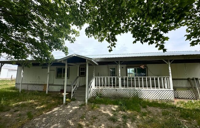 4 Bedroom & 2 Bathroom Mobile Home in Waterville!