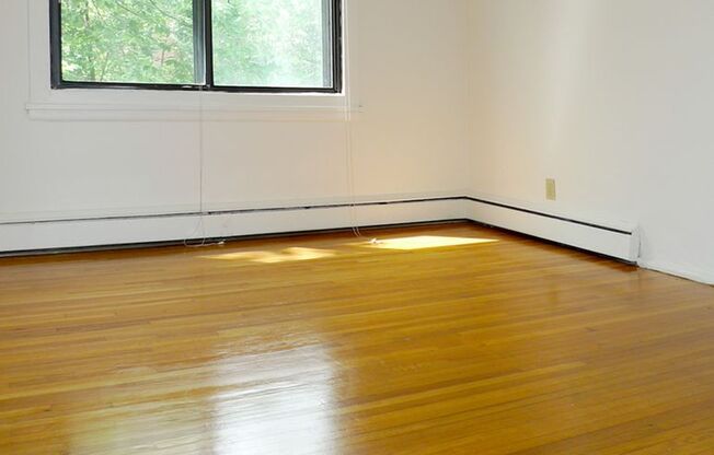 1 bed, 1 bath, 410 sqft, $900, Unit 1 - 26