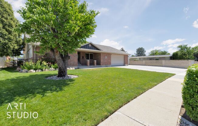 **Stunning 4-Bedroom Home with Modern Amenities in a Family-Friendly Community!**