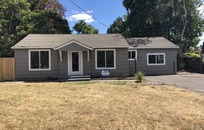 Freshly remodeled 3bedroom 1bathroom house!