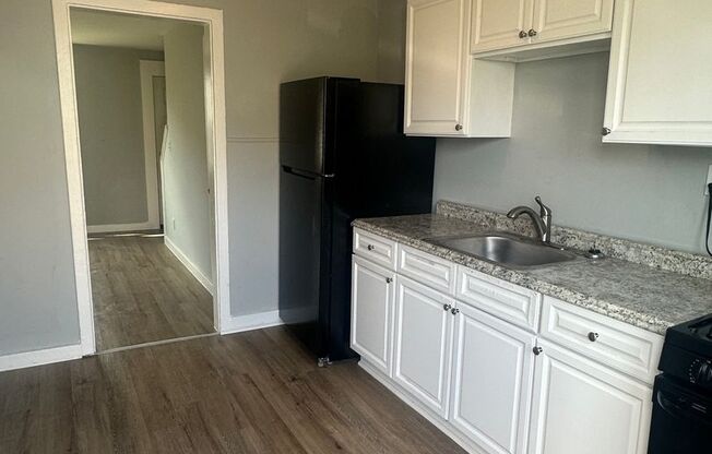 2 beds, 1 bath, $1,100