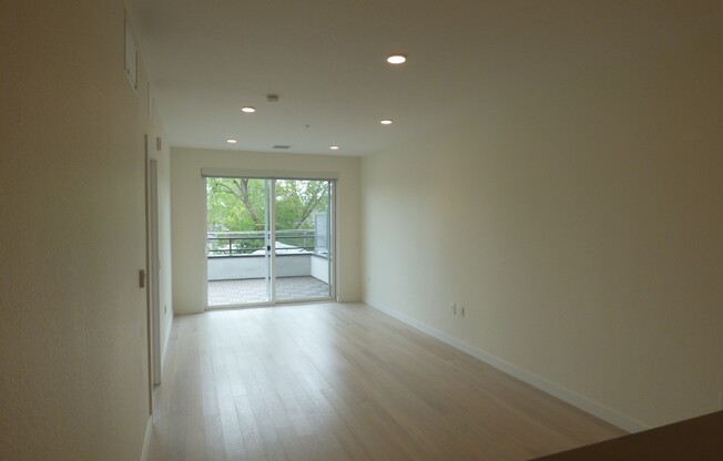 $0 DEPOSIT OPTION!! GORGEOUS PLATT PARK 2 BED CONDO, GARAGE PARKING, HUGE PATIO, ON BROADWAY, 2 BATHS! BIKE STORAGE!